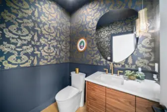 Upstairs guest bath