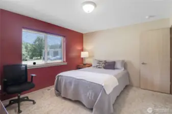 office space/ 2nd bedroom