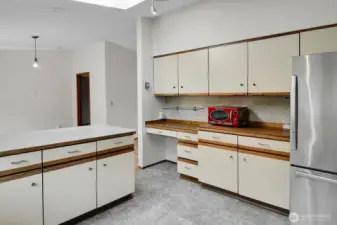 All cabinets have pull out shelving.