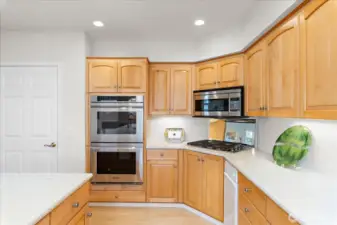 Double Dacor oven and pantry.