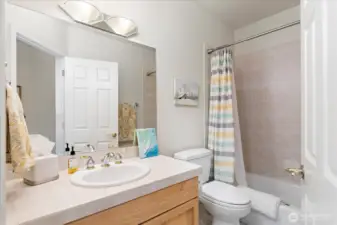 Second en suite bath.