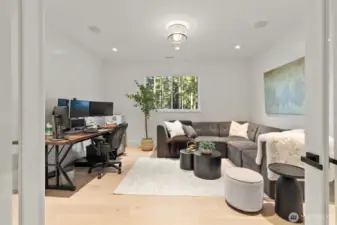 Model Bonus Room
