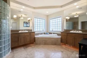 Primary bath w/ double vanities