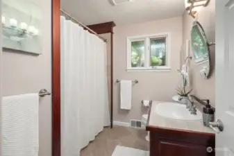 shared full bathroom on main