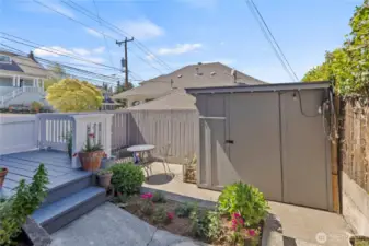 Yard and storage for unit 2