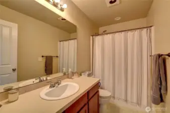 Large full bathroom upstairs for the 2nd and 3rd bedrooms.