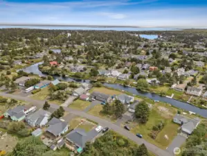 Canal, lake, ocean and bay are all just driving minutes away.