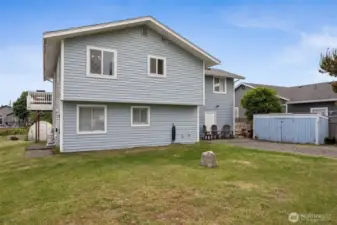 Great front yard too.