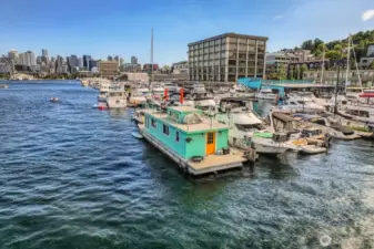 Mount Rainier and City views. Enjoy Duck Dodge, Fireworks, Christmas ship cruises and Sea Planes landing.