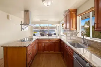 Open kitchen, Granite Countertops, S/S Appliances