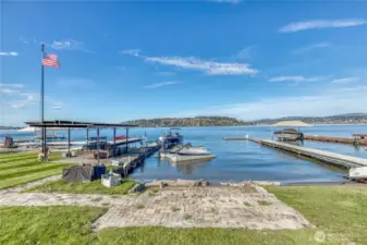 30ft of Lake WA frontage