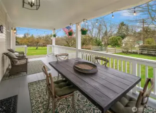Covered porch!