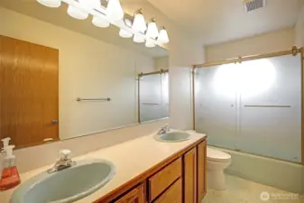 Full bath serving 3 other bedrooms