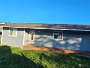 Welcome to thix 948sqft 3bd 1.5 Bath home with an open space feel. Nice Wood laminate flooring with carpeted bedrooms. Home offers open floor plan, great for family game night or entertaining.