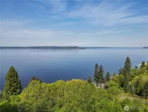 What a great view you of the sound to the west to enjoy year around when you live here