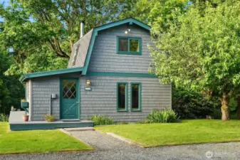Cabin with kitchen, bath and loft sleeping area. More photos upon request.
