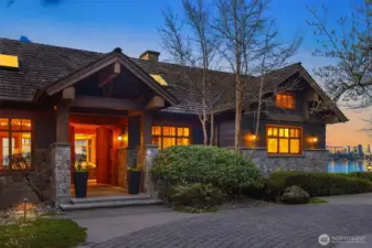 Nested on Mercer Island’s prestigious north end, this estate offers the ideal balance of seclusion and accessibility. Feel far away from it all yet just minutes to both Bellevue & Seattle.
