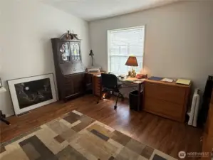 office/2nd bedroom