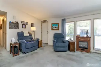 Living Quarter w/ lot of Northern Sunlight