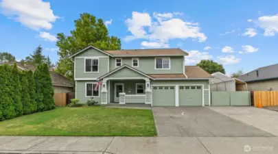Wonderful home in the desirable Parkview Estates. Covered RV parking & Extra driveway!
