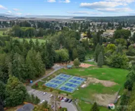 Jennings Memorial Park ~Enjoy a stroll, picnic, play ball etc...