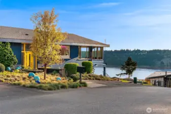 Mid-Century Modern embraces Puget Sound