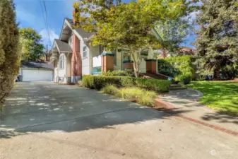 Detached double car garage