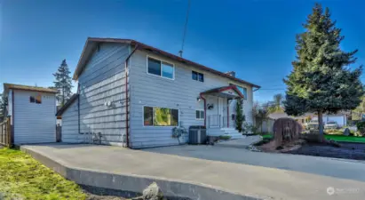 Multi purpose home on a fully fenced corner lot. Lower level was former Kangaroo Korner Daycare for over 30 years. Professional recording studio easily coverable to an impressive theater room.