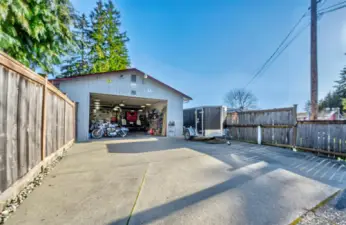 Detached (42X24) 1008 square foot garage. Insulated to residential standards. Hung gas forced air heating. 125 Amp panel GFCI's and 3-220 volt outlets. Attic storage space is well lit and well ventilated .Water taps inside and out. (220 volt air compressor, lift and gantry crane and all tools are negotitable.)