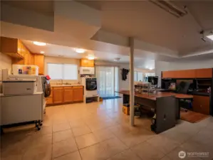 DOWNSTAIRS DINING AREA IF YOU WISH...OR ADDITIONAL OFFICE SPACE OR SHOP TYPE SPACE