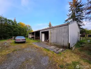 Shop is ready to tackle your next project or act as a staging area for your build.