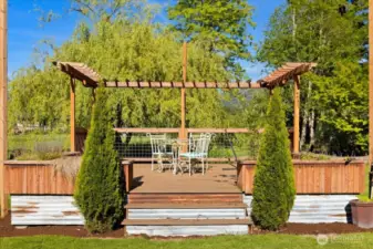 Gazebo perfect for gathering or an intimate wedding ceremony.