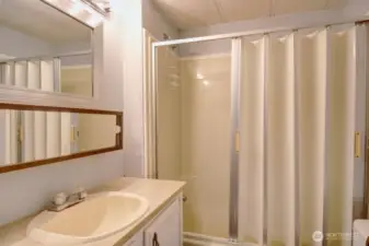 1 full bathroom