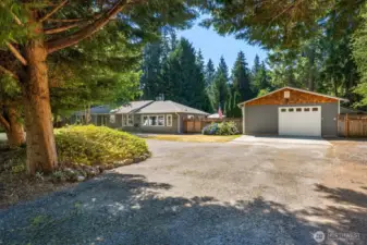 There's got parking for everyone here, space and privacy to stretch out, relax and call it home.