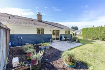 Plenty of garden space for you to use your green thumb!