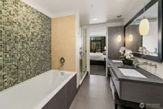 This bathtub is huge - fits Tea-for-Two!