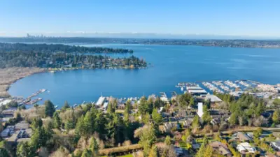 Conveniently located near major freeways, the Cross Kirkland Corridor, Lake Washington, and top-rated Lake Washington schools.