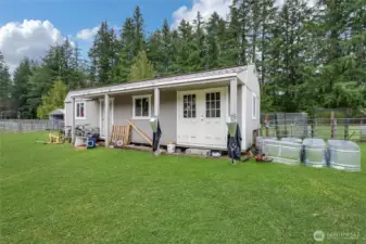 Shed with electricity/ Possible future adu