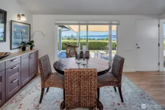 ~fabulous built in buffet