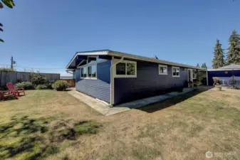 ~backyard L shaped to side yard fence