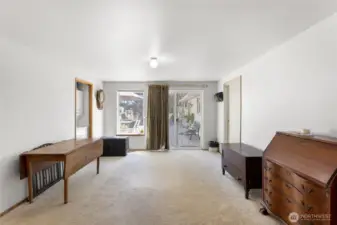 Fully functioning with its own laundry units, kitchen, and access in/out.