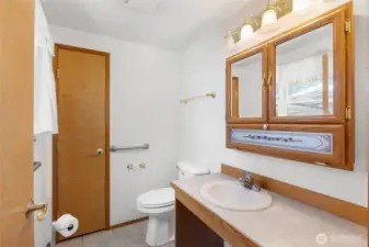 1/2 ensuite bathroom for the additional bedroom.