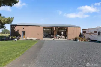 Huge 30x60 metal shop with 2 large bay doors.