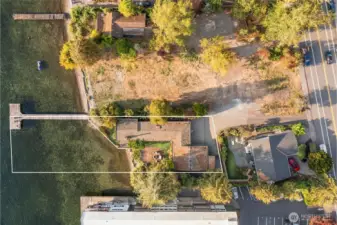 Extraordinary opportunity to enjoy as is or dream big w/a high style renovation to save the irreplaceable footprint. Zoned SFR or 2 townhomes, this is a stellar investment in a truly coveted Kirkland waterfront setting.