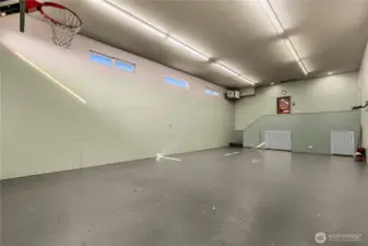 Flex space- Gym, shop, yoga studio, craft room, etc.