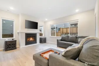 Great Room (16'0" x 14'3")