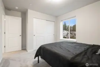 2nd Bedroom (11'3" x 11'10")