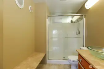 Downstairs bathroom with bench