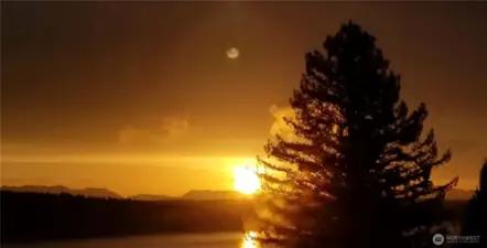 Capture breathtaking sunrises...