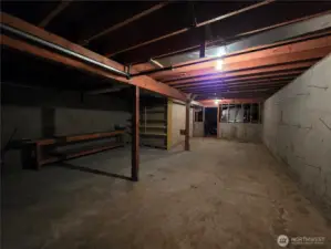 2 car garage, use for cars or workshop space